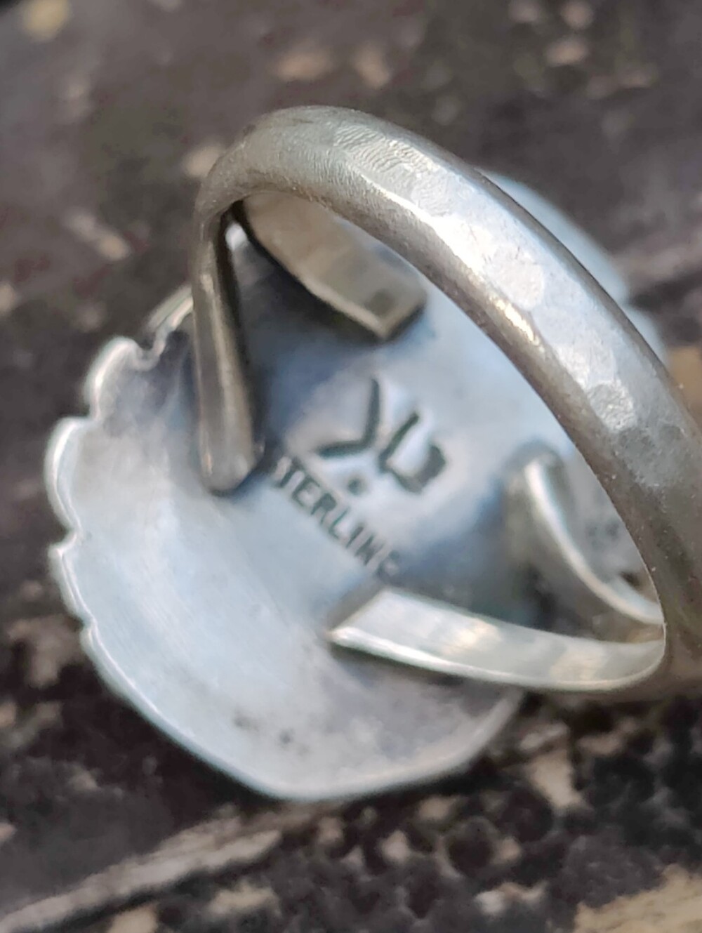 Vintage Sterling Signed Navajo Mother Of Pearl Ring - Picture 3 of 4